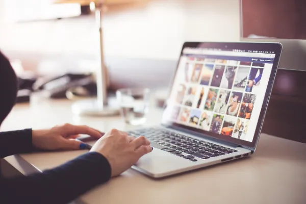 Why Internet Chicks Is Becoming a Safe Haven for Women Online